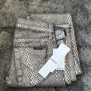 NEW WITH TAGS! Hudson midrise Nico super skinny pants. Full length